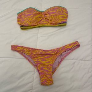 Adorable Victoria’s Secret 2 piece striped swimsuit